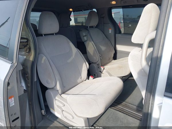 2016 TOYOTA SIENNA LE 8 PASSENGER