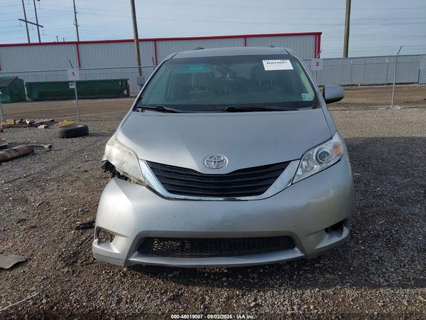 2016 TOYOTA SIENNA LE 8 PASSENGER