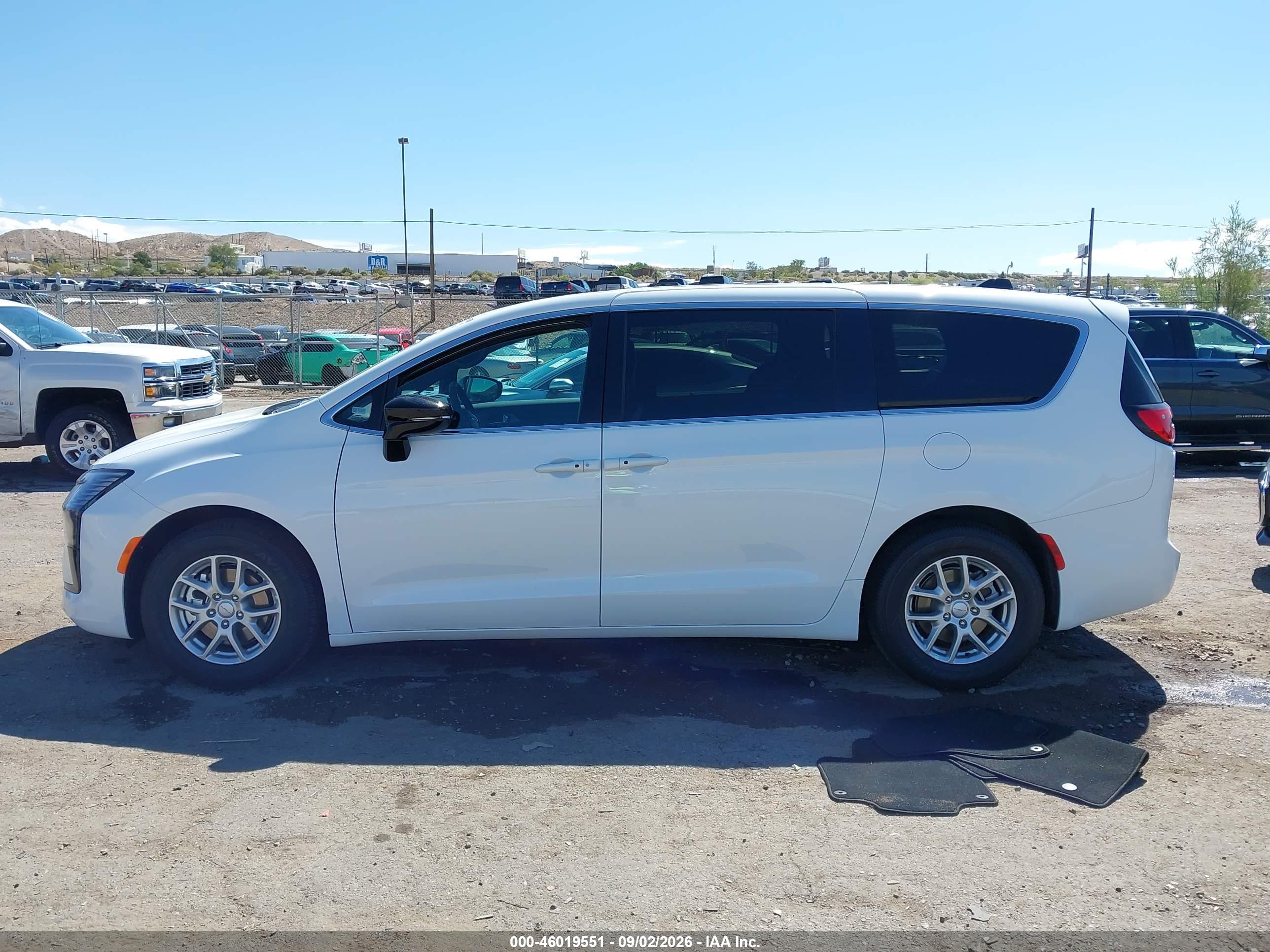 2027 CHRYSLER PACIFICA Select