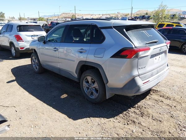 2025 TOYOTA RAV4 XLE — I3