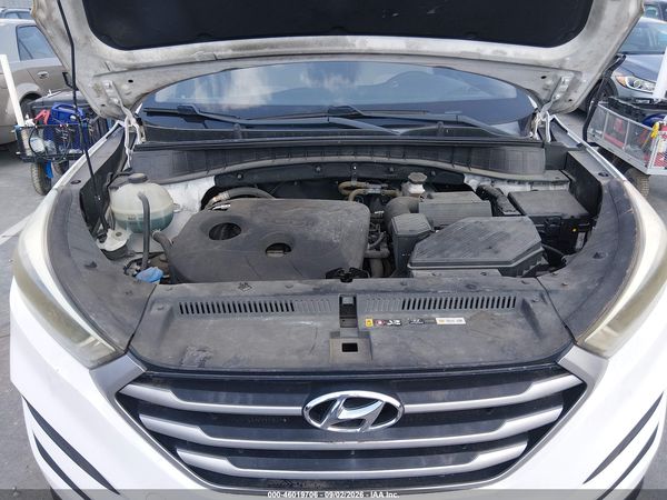 2017 HYUNDAI TUCSON SE