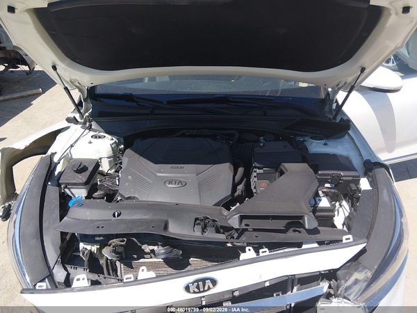 2017 KIA CADENZA PREMIUM — I10