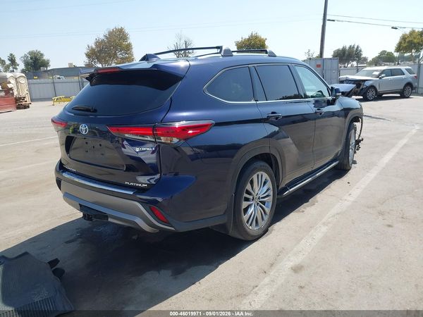 2023 TOYOTA HIGHLANDER HYBRID PLATINUM — I4