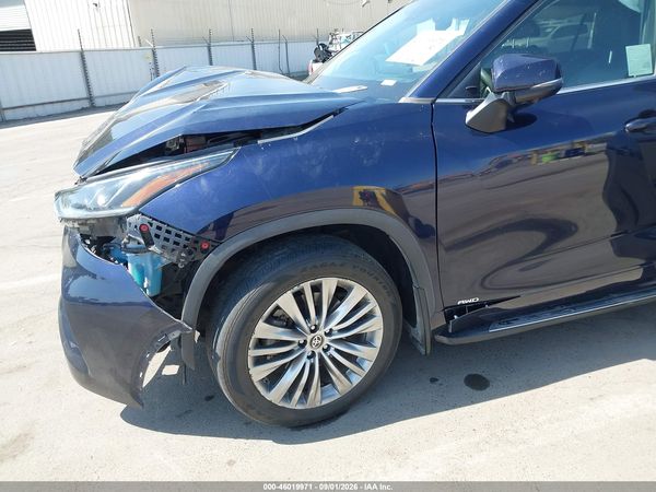 2023 TOYOTA HIGHLANDER HYBRID PLATINUM — I6