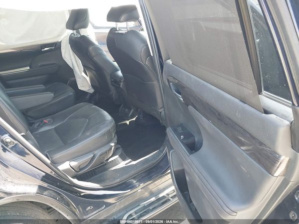 2023 TOYOTA HIGHLANDER HYBRID PLATINUM — I8