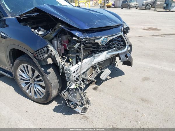 2023 TOYOTA HIGHLANDER HYBRID PLATINUM — I153