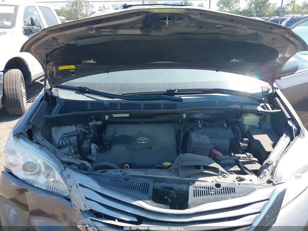 2016 TOYOTA SIENNA XLE 8 PASSENGER