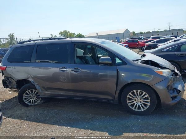 2016 TOYOTA SIENNA XLE 8 PASSENGER