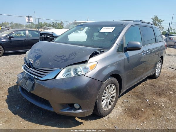2016 TOYOTA SIENNA XLE 8 PASSENGER