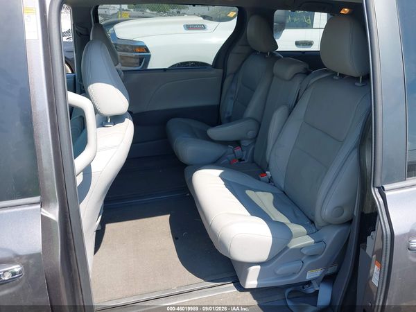 2016 TOYOTA SIENNA XLE 8 PASSENGER