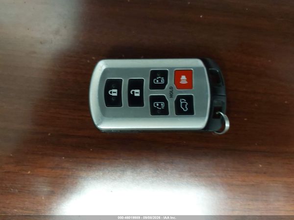 2016 TOYOTA SIENNA XLE 8 PASSENGER