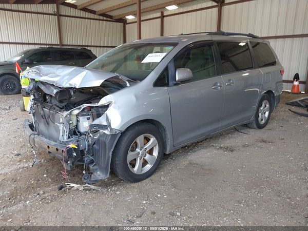 2015 TOYOTA SIENNA — I2