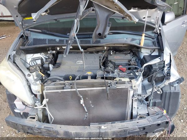2015 TOYOTA SIENNA LE 8 PASSENGER — I10