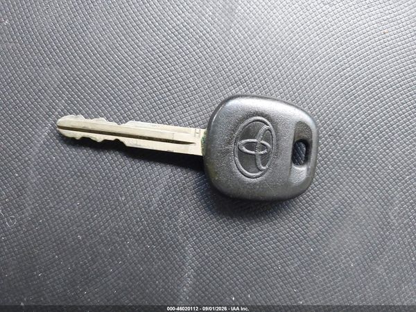 2015 TOYOTA SIENNA LE 8 PASSENGER — I11