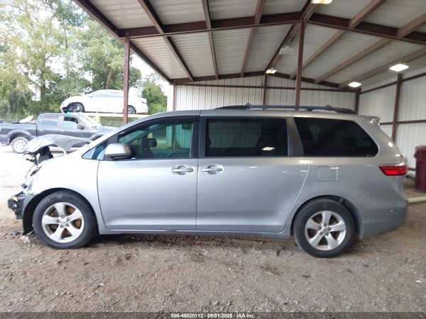 2015 TOYOTA SIENNA LE 8 PASSENGER — I117