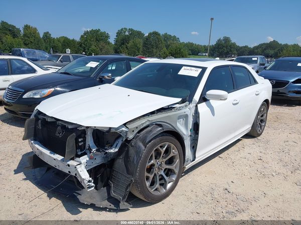 2018 CHRYSLER 300 — I2