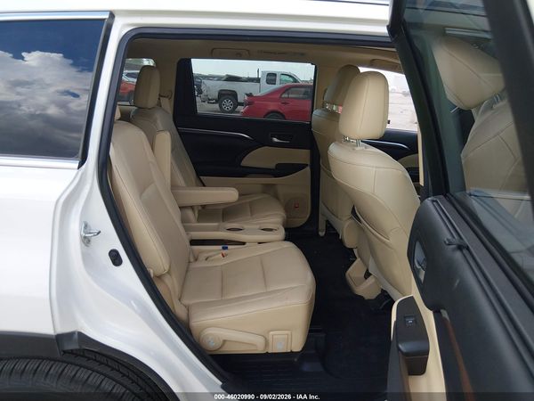 2016 TOYOTA HIGHLANDER LIMITED PLATINUM V6 — I8