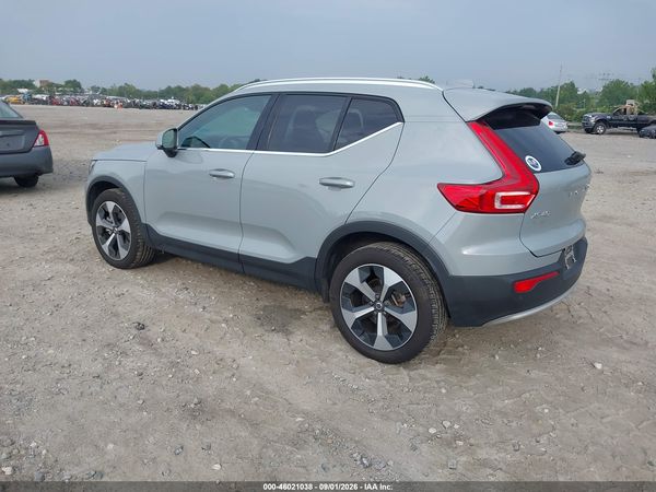 2025 VOLVO XC40 B5 CORE BRIGHT THEME — I3
