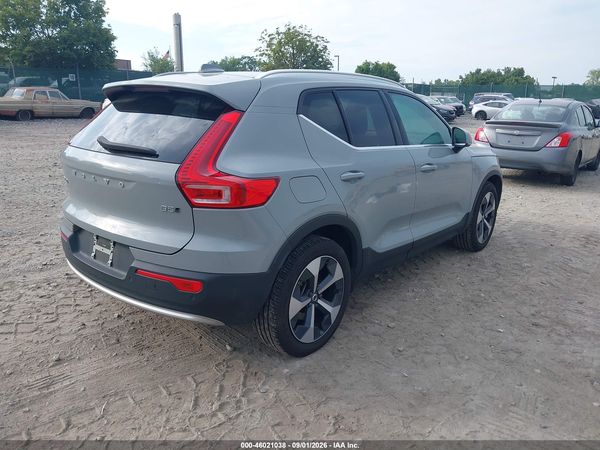 2025 VOLVO XC40 B5 CORE BRIGHT THEME — I4