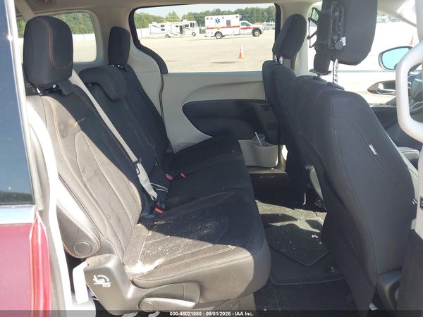 2017 CHRYSLER PACIFICA TOURING — I8