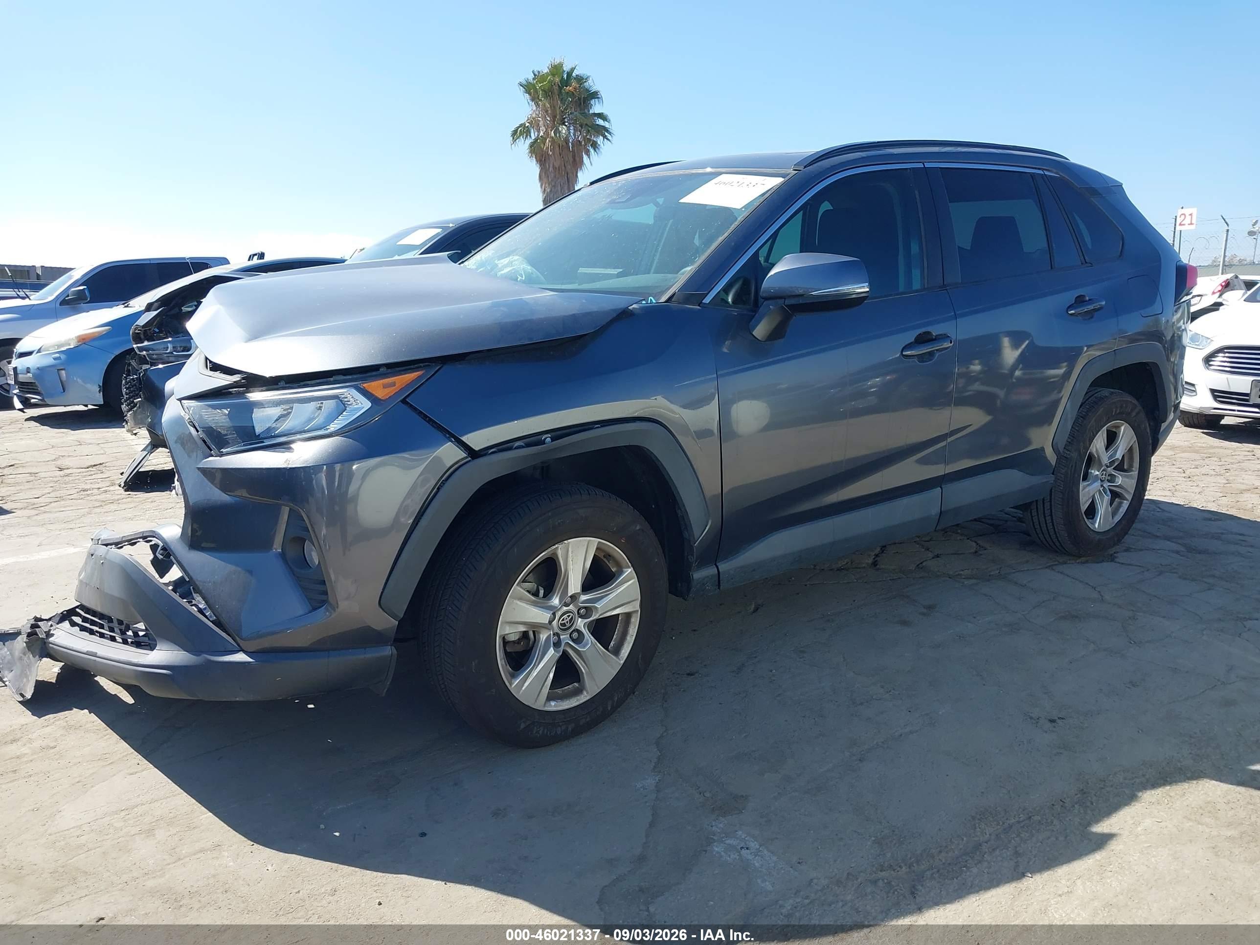 2021 TOYOTA RAV4 XLE — I2