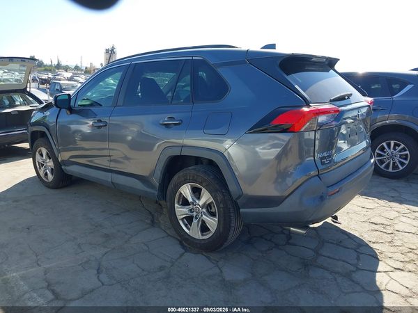 2021 TOYOTA RAV4 XLE — I3