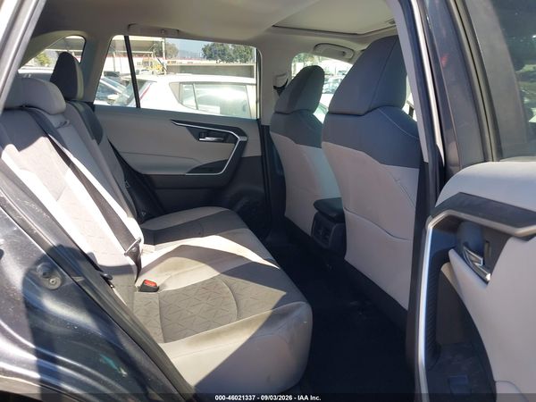 2021 TOYOTA RAV4 XLE — I8