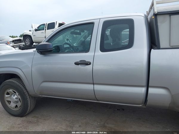 2017 TOYOTA TACOMA SR — I117