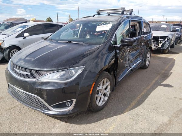 2017 CHRYSLER PACIFICA — I2