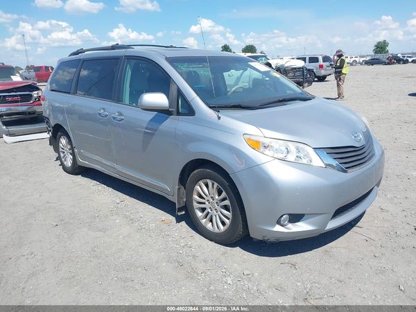 2014 TOYOTA SIENNA XLE V6 8 PASSENGER — I1