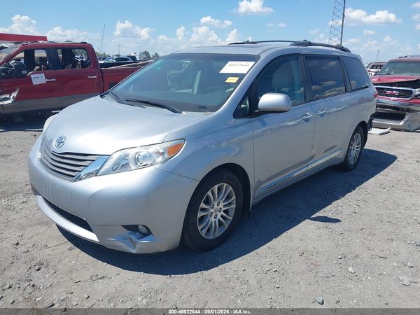 2014 TOYOTA SIENNA XLE V6 8 PASSENGER — I2