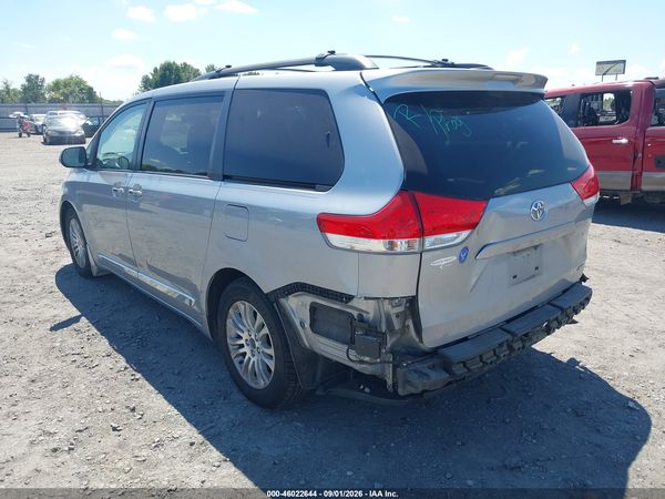 2014 TOYOTA SIENNA XLE V6 8 PASSENGER — I3