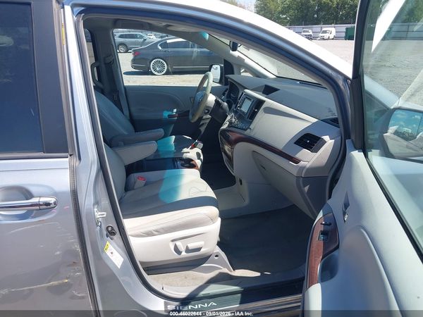 2014 TOYOTA SIENNA XLE V6 8 PASSENGER — I5