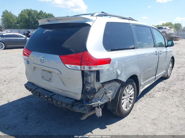 2014 TOYOTA SIENNA XLE V6 8 PASSENGER — I6