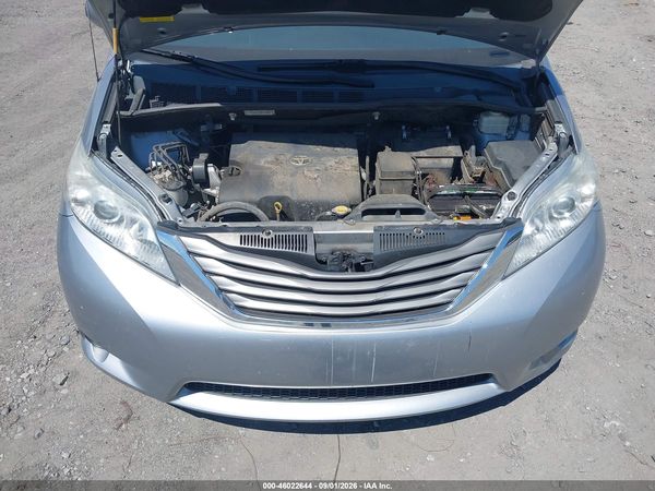 2014 TOYOTA SIENNA XLE V6 8 PASSENGER — I10