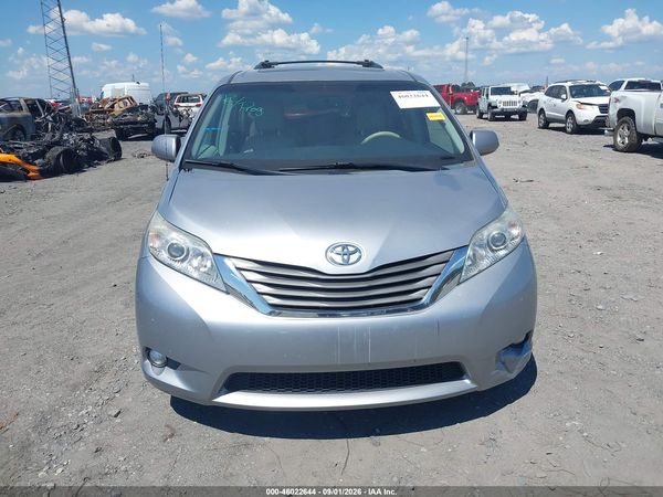 2014 TOYOTA SIENNA XLE V6 8 PASSENGER — I115