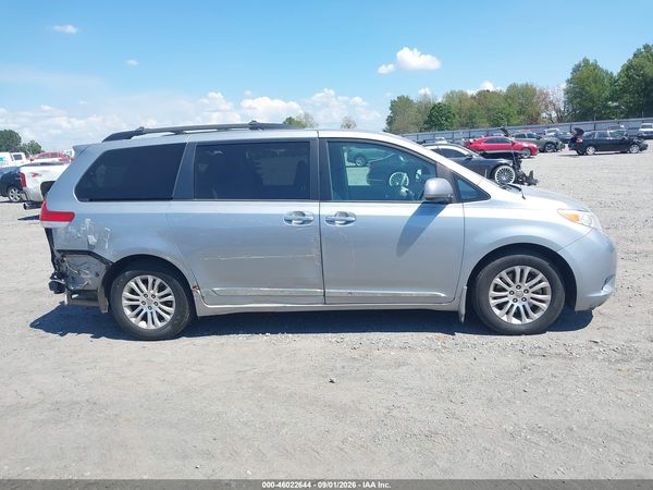 2014 TOYOTA SIENNA XLE V6 8 PASSENGER — I116