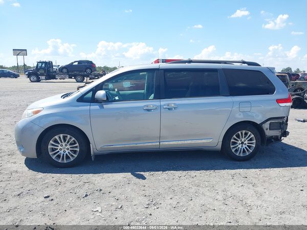 2014 TOYOTA SIENNA XLE V6 8 PASSENGER — I117