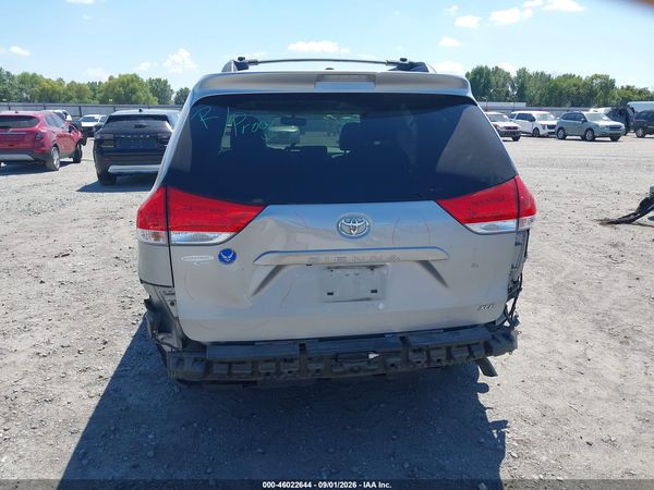 2014 TOYOTA SIENNA XLE V6 8 PASSENGER — I119