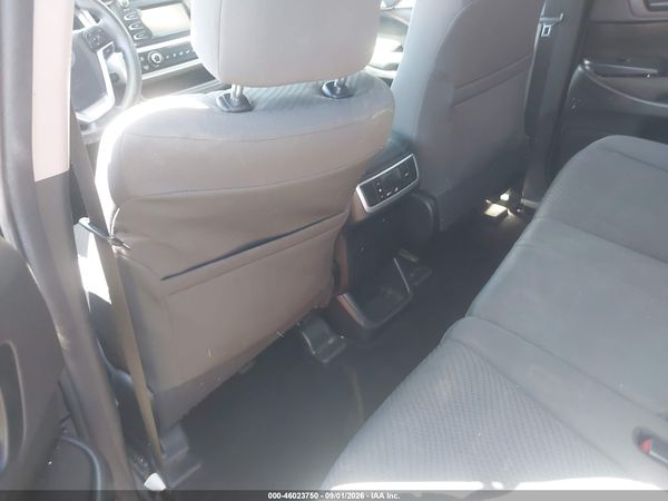 2016 TOYOTA HIGHLANDER LE — I8