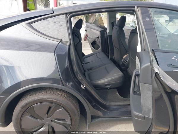 2026 TESLA MODEL Y — I8