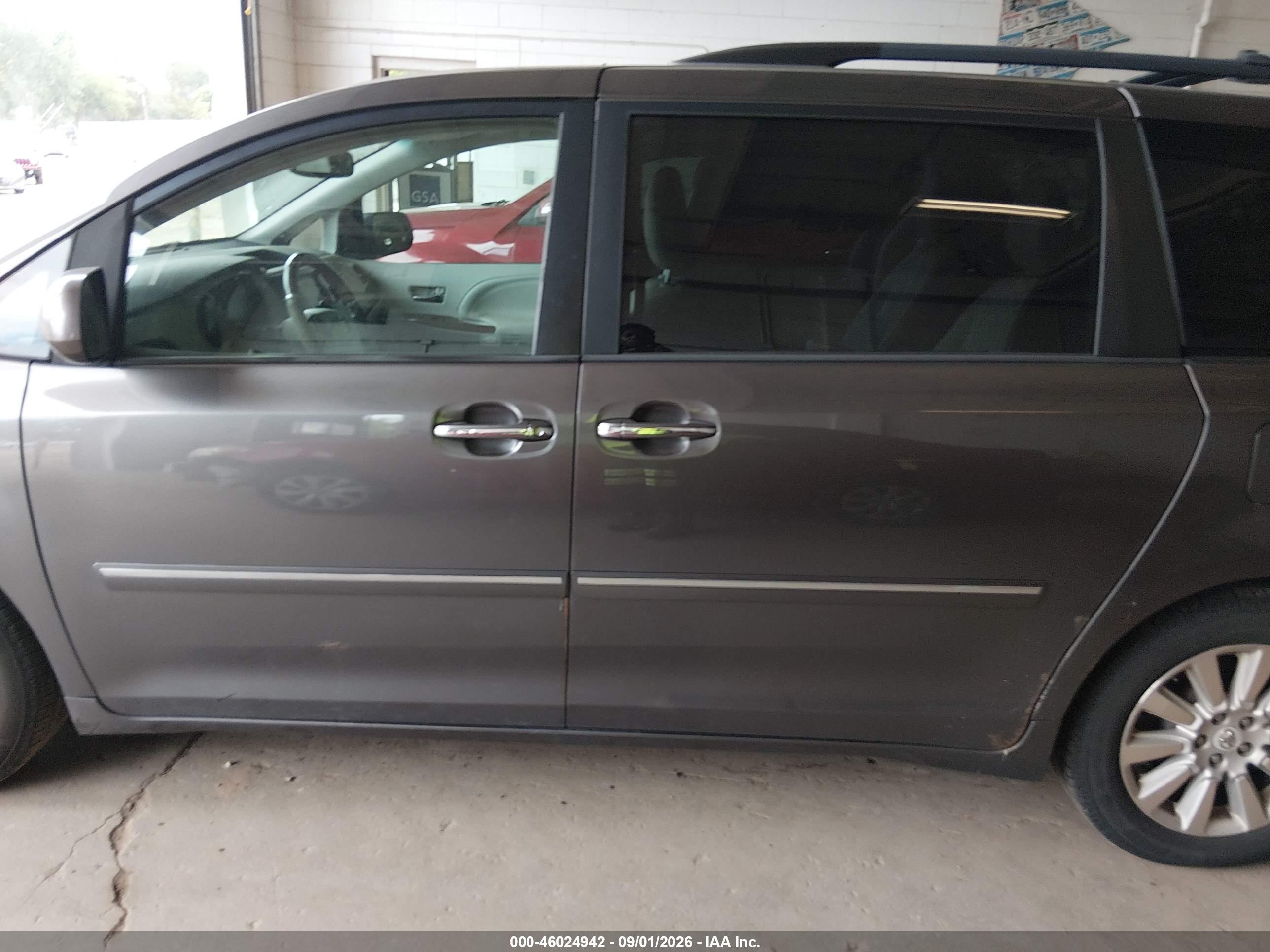 2012 TOYOTA SIENNA LIMITED 7 PASSENGER
