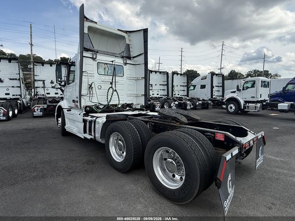 2019 VOLVO VNR64T