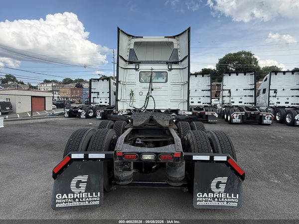 2019 VOLVO VNR64T