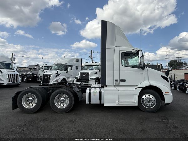 2019 VOLVO VNR64T