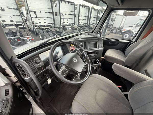 2019 VOLVO VNR64T