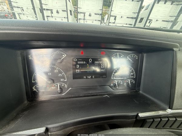 2019 VOLVO VNR64T