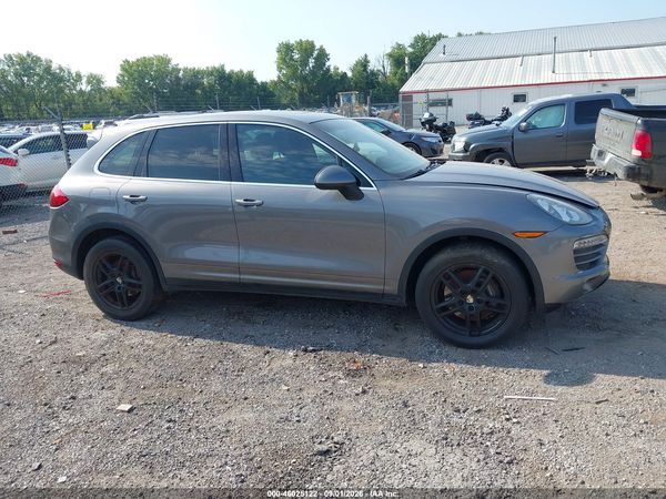 2012 PORSCHE CAYENNE