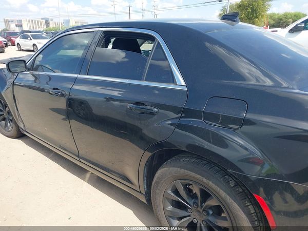 2015 CHRYSLER 300 LIMITED — I117