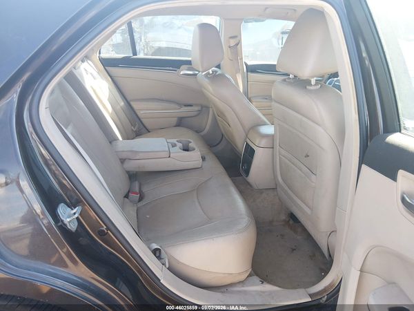 2012 CHRYSLER 300 LIMITED — I8